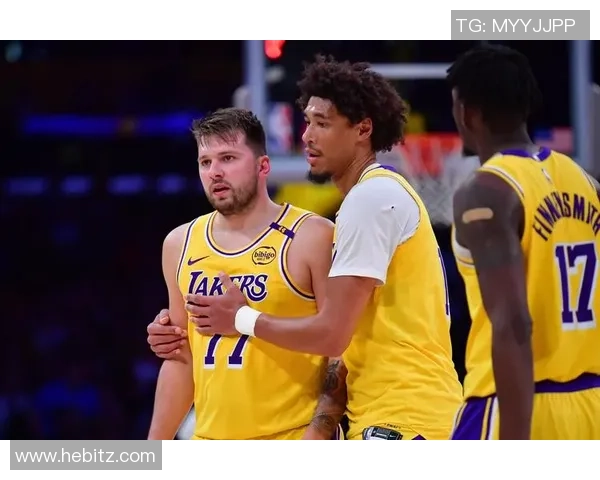 湖人对火箭精彩对决回顾与分析两队明星球员表现亮点揭秘 湖人对火箭精彩对决回顾与分析两队明星球员表现亮点揭秘